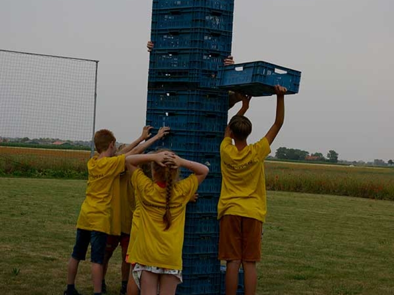 6kamp-kisten-stapelen.jpg